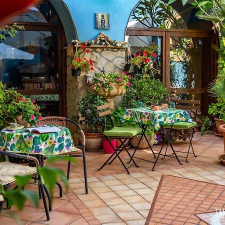 La Finestra Sul Cortile B&B Sciacca Exterior photo