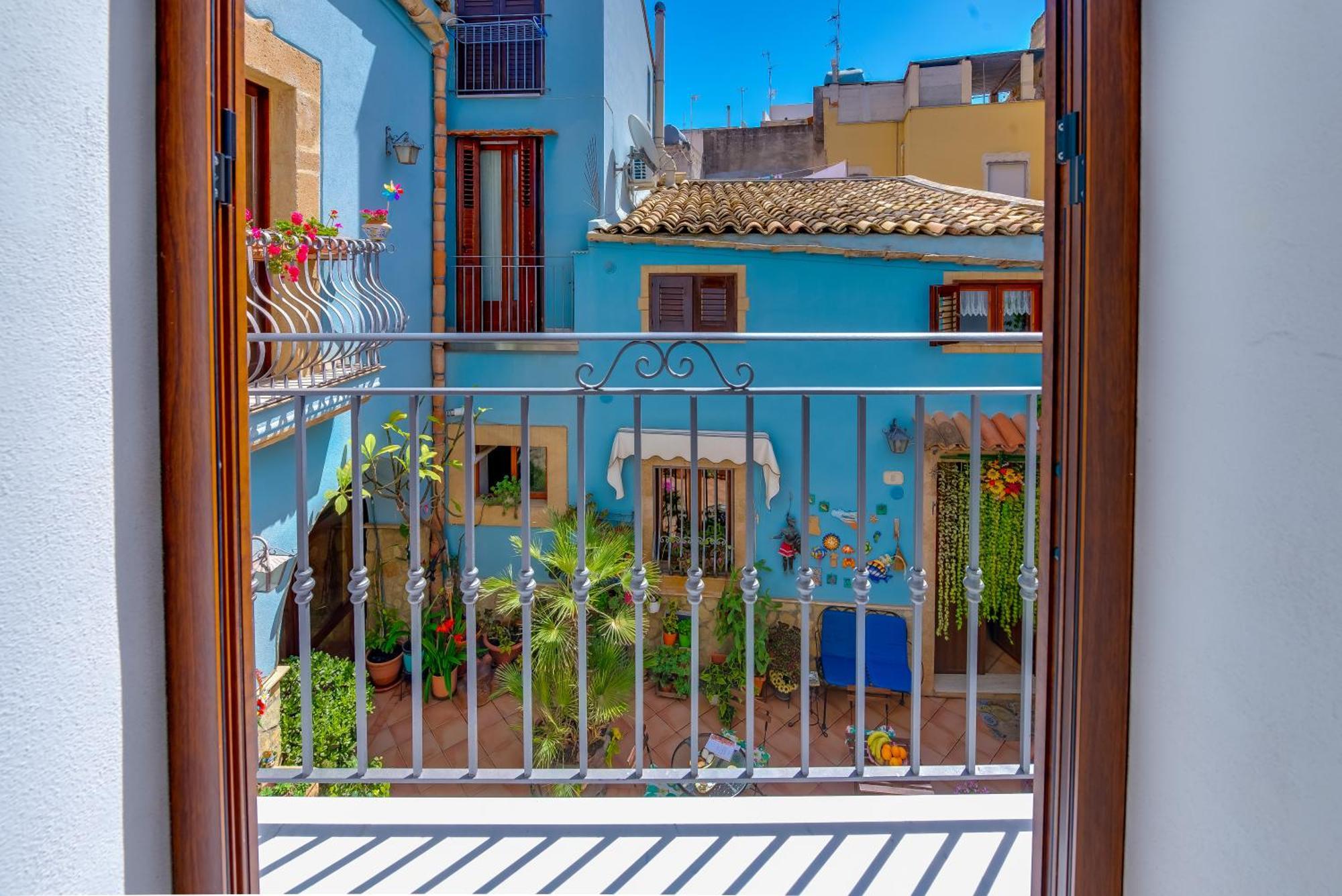 La Finestra Sul Cortile B&B Sciacca Exterior photo