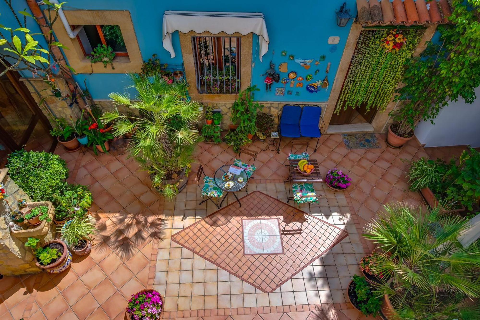 La Finestra Sul Cortile B&B Sciacca Exterior photo
