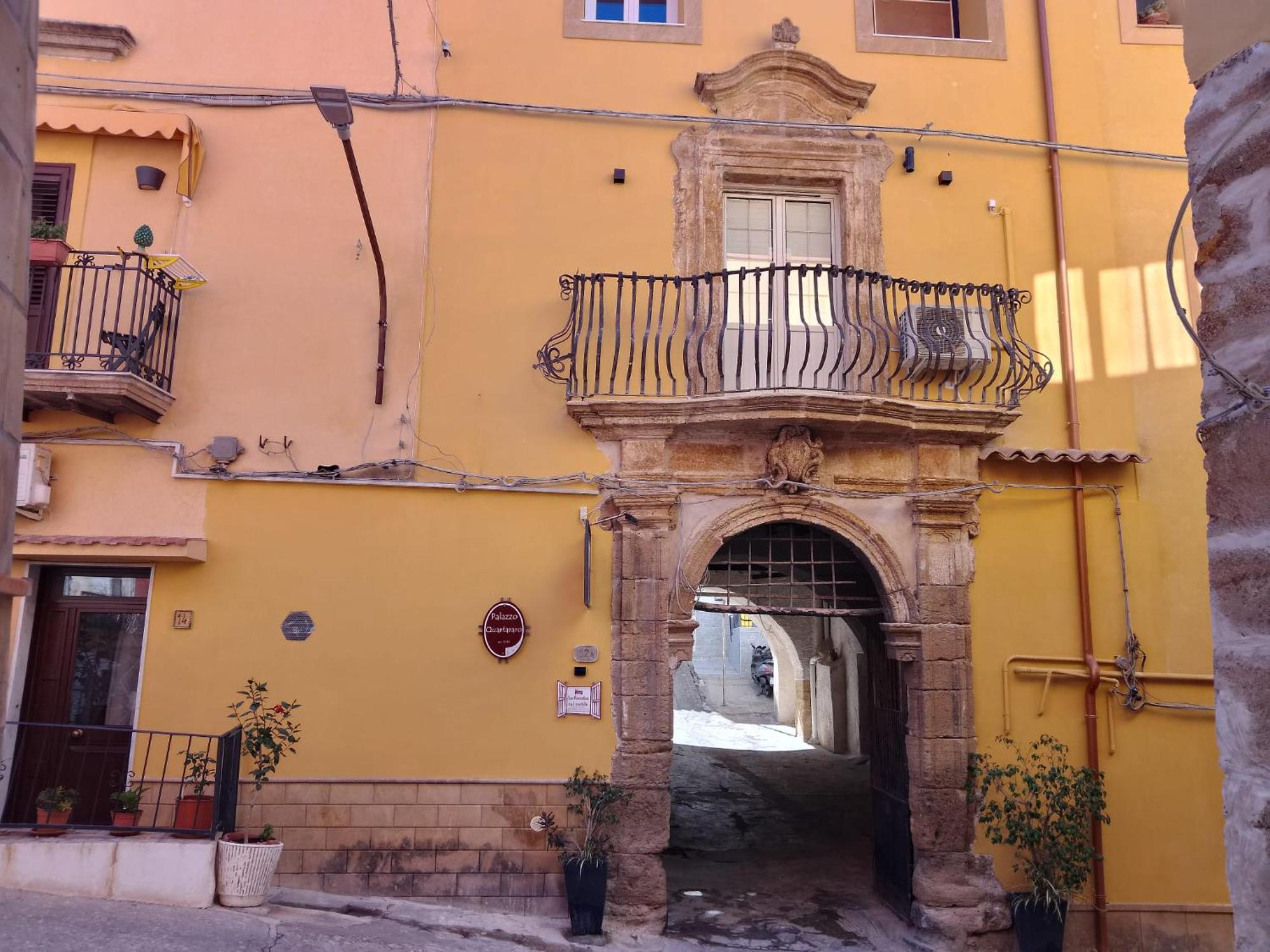 La Finestra Sul Cortile B&B Sciacca Exterior photo
